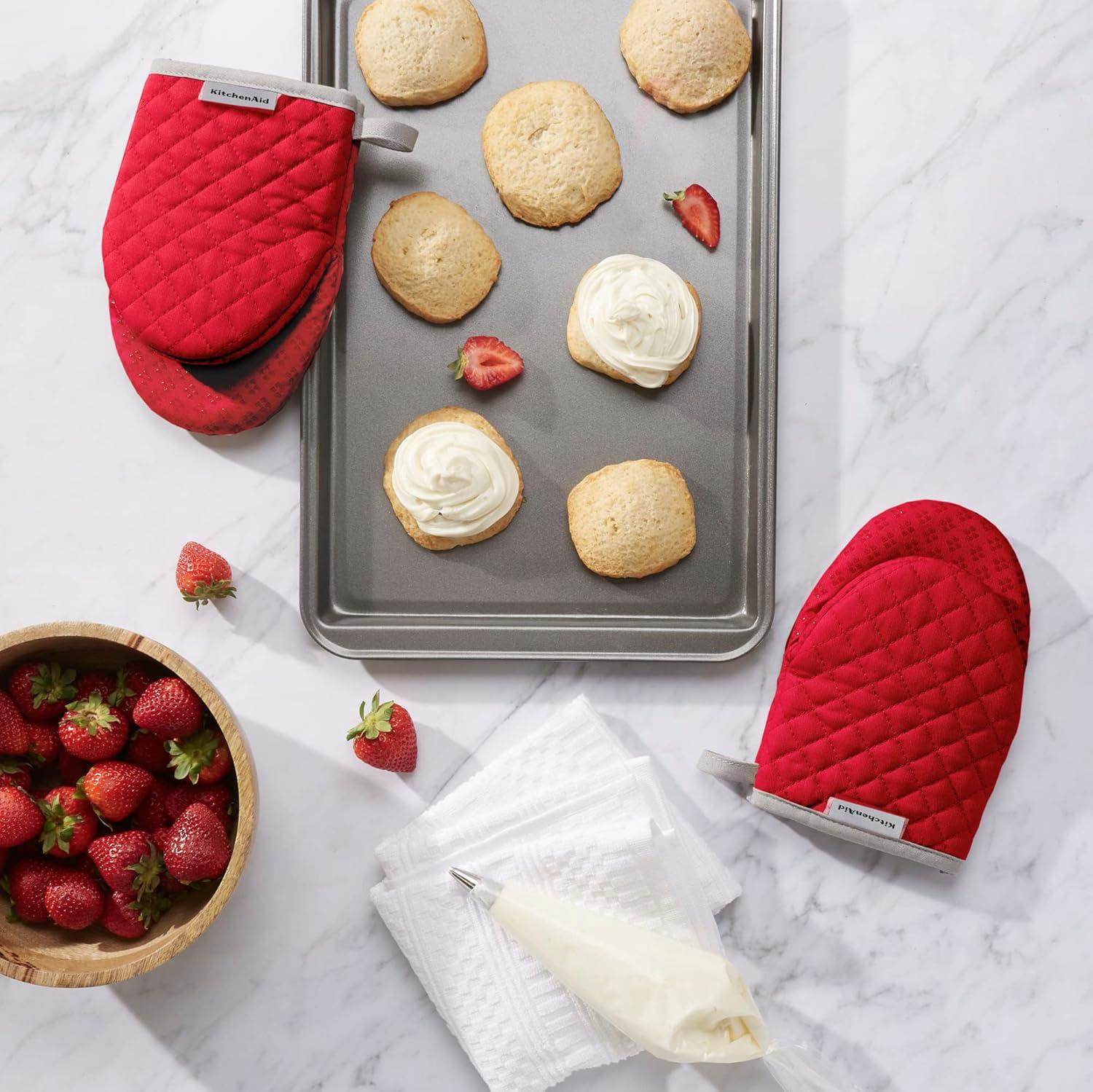 imageKitchenAid Asteroid Mini Oven Mitt Set 55quotx8quot Dried Rose 2 PieceFire Red