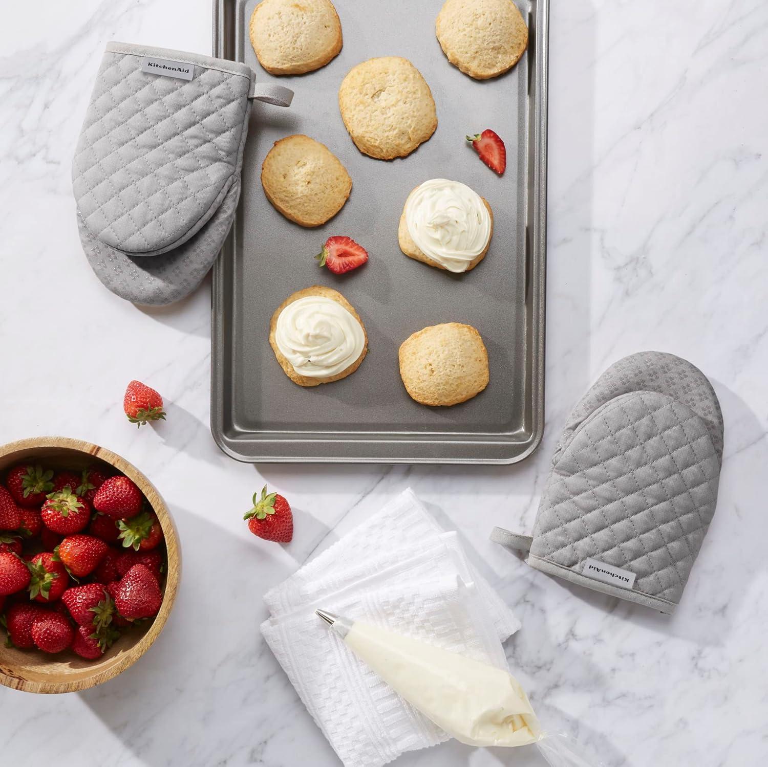 imageKitchenAid Asteroid Mini Oven Mitt Set 55quotx8quot Dried Rose 2 PieceGray