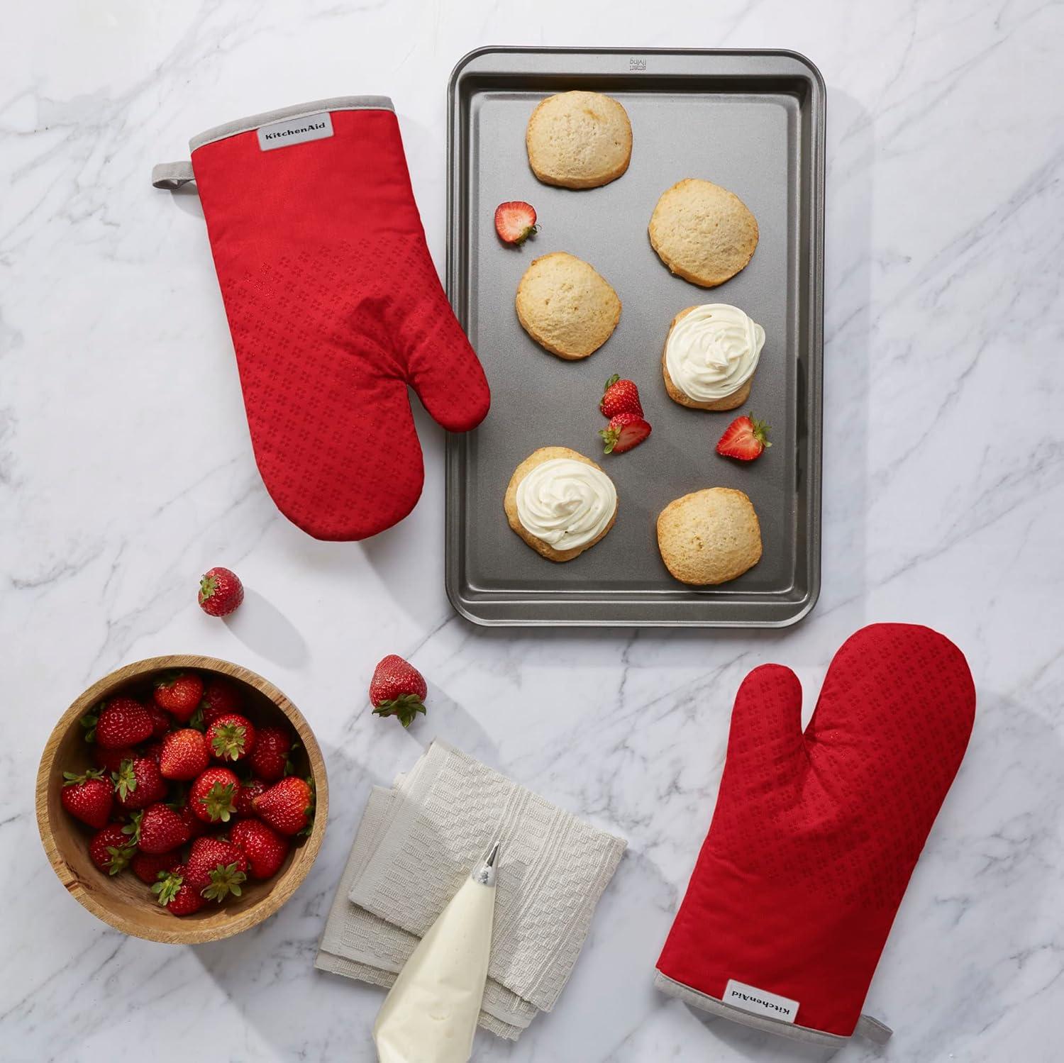 imageKitchenAid Asteroid Oven Mitt Set 7quotx125quot Aqua Sky 2 PieceFire Red